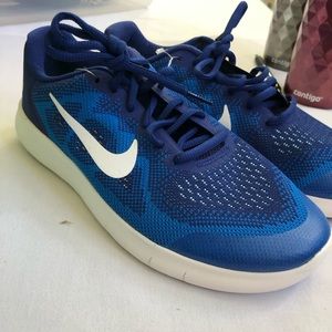 New nike shoes free rn size 6.5y
